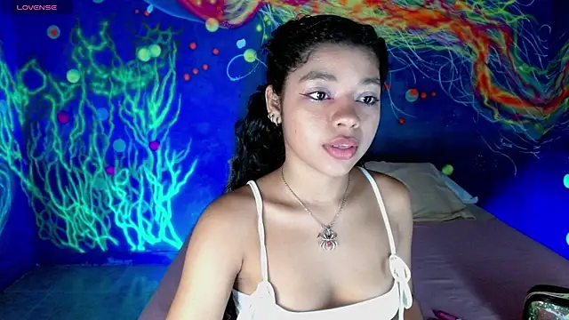 lucie petite online show from October 3, 2025, 6:20 pm