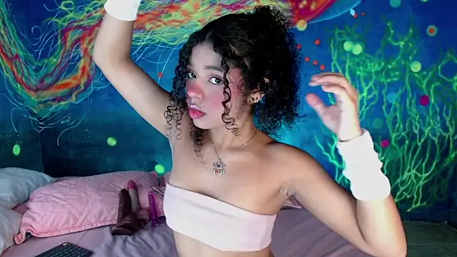 lucie petite online show from October 29, 2025, 6:40 pm