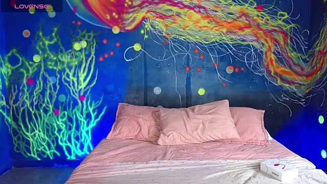 lucie petite online show from September 18, 2025, 6:22 pm