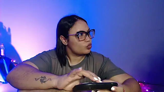 sweetlatin01 online show from February 3, 2025, 3:42 am