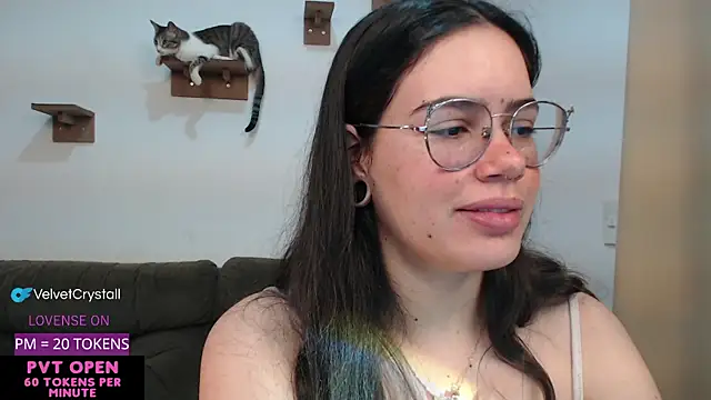 Snapshot of crystalll_room chatting on September 20, 2025, 5:45 am crystalll room online show from September 20, 2025, 5:45 am