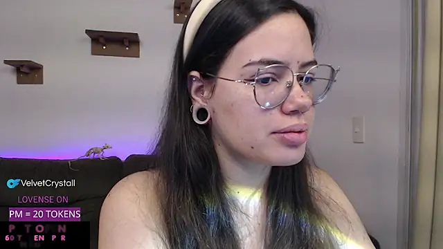 Snapshot of crystalll_room chatting on October 1, 2025, 5:56 am crystalll room online show from October 1, 2025, 5:56 am