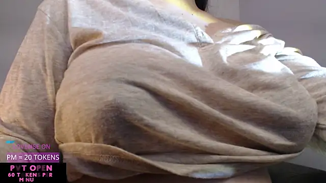 Snapshot of crystalll_room chatting on October 11, 2025, 6:36 am crystalll room online show from October 11, 2025, 6:36 am