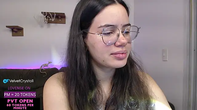 Snapshot of crystalll_room chatting on October 10, 2025, 6:58 am crystalll room online show from October 10, 2025, 6:58 am