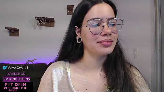 Snapshot of crystalll_room chatting on October 9, 2025, 4:13 am crystalll room online show from October 9, 2025, 4:13 am