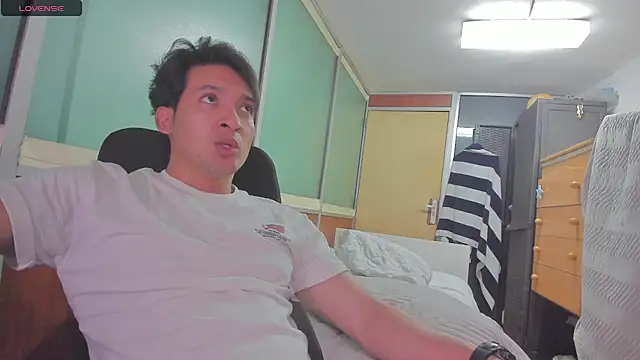 Snapshot of RagnarLothbrokXX chatting on February 17, 2025, 11:54 pm RagnarLothbrokXX online show from February 17, 2025, 11:54 pm