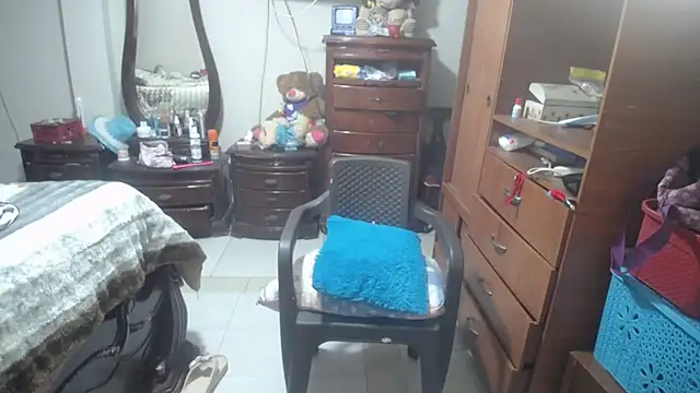 jazmin mature  online show from March 12, 2026, 12:42 pm