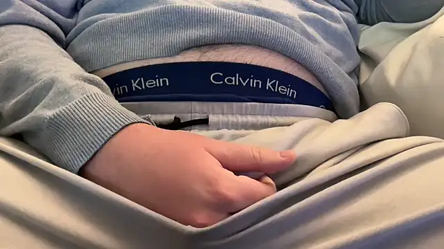 Snapshot of bmore235 chatting on December 17, 2025, 9:42 pm bmore235 online show from December 17, 2025, 9:42 pm