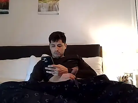 Snapshot of PerroDemonioHot chatting on February 17, 2026, 4:10 am PerroDemonioHot online show from February 17, 2026, 4:10 am