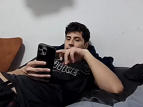 PerroDemonioHot online show from December 22, 2025, 12:44 am