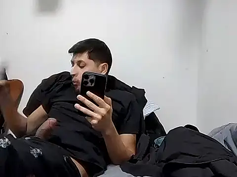 Snapshot of PerroDemonioHot chatting on February 15, 2026, 2:01 am PerroDemonioHot online show from February 15, 2026, 2:01 am