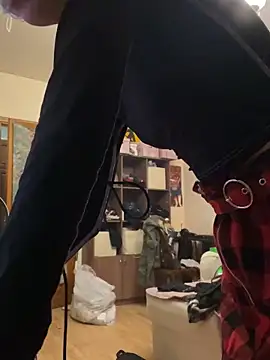 Snapshot of mollyEXD chatting on November 17, 2025, 8:35 pm mollyEXD online show from November 17, 2025, 8:35 pm