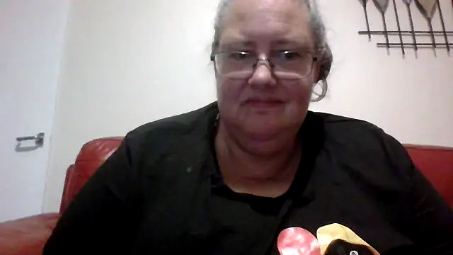 k1w1bbw online show from February 10, 2025, 9:14 am
