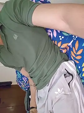 hot hunk boy online show from November 10, 2025, 9:25 am