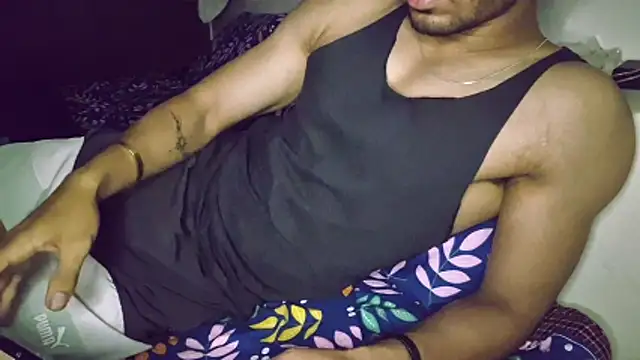 hot hunk boy online show from November 16, 2025, 7:51 pm