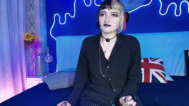JeanneSabatier online show from May 21, 2026, 7:44 pm