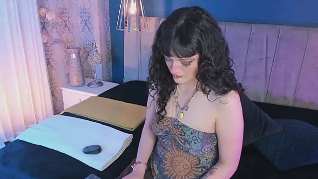 Snapshot of JeanneSabatier chatting on October 9, 2025, 7:47 pm JeanneSabatier online show from October 9, 2025, 7:47 pm