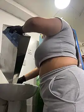 Miia Jazmin online show from November 26, 2025, 11:21 am