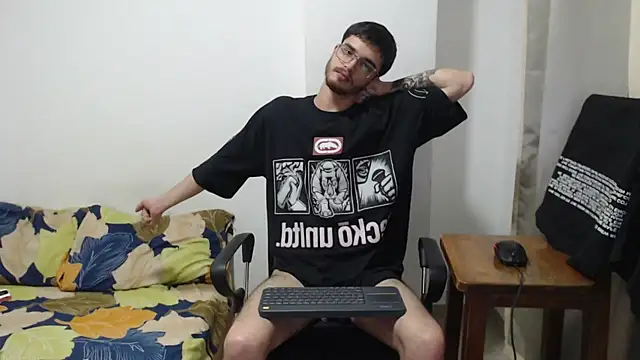 Snapshot of Aleex_Miller chatting on October 30, 2025, 1:48 am Aleex Miller online show from October 30, 2025, 1:48 am