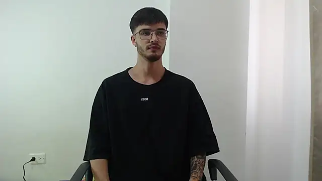 Snapshot of Aleex_Miller chatting on September 17, 2025, 4:09 pm Aleex Miller online show from September 17, 2025, 4:09 pm