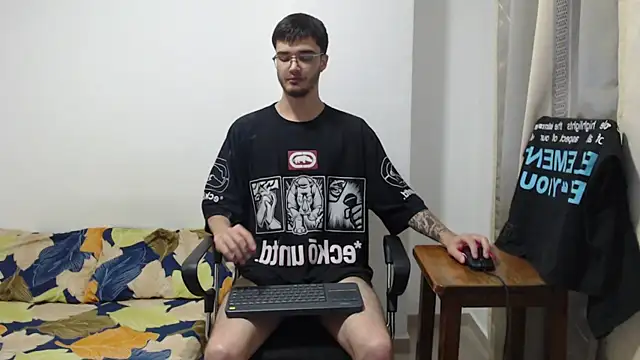 Snapshot of Aleex_Miller chatting on October 19, 2025, 6:16 am Aleex Miller online show from October 19, 2025, 6:16 am