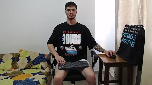 Snapshot of Aleex_Miller chatting on October 14, 2025, 12:28 pm Aleex Miller online show from October 14, 2025, 12:28 pm