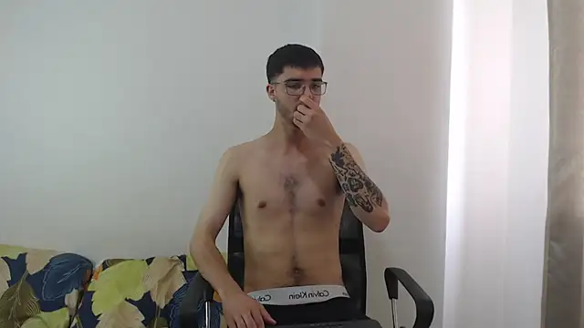 Snapshot of Aleex_Miller chatting on September 29, 2025, 6:13 pm Aleex Miller online show from September 29, 2025, 6:13 pm