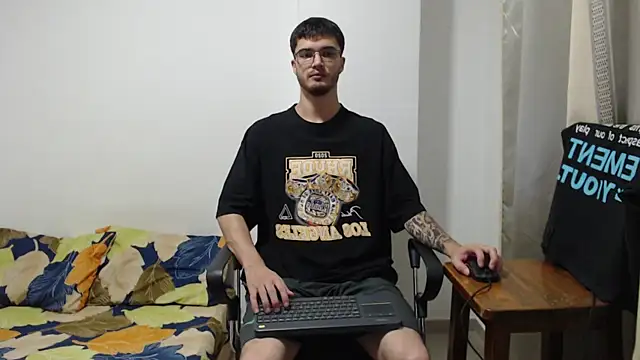 Snapshot of Aleex_Miller chatting on October 12, 2025, 1:51 am Aleex Miller online show from October 12, 2025, 1:51 am