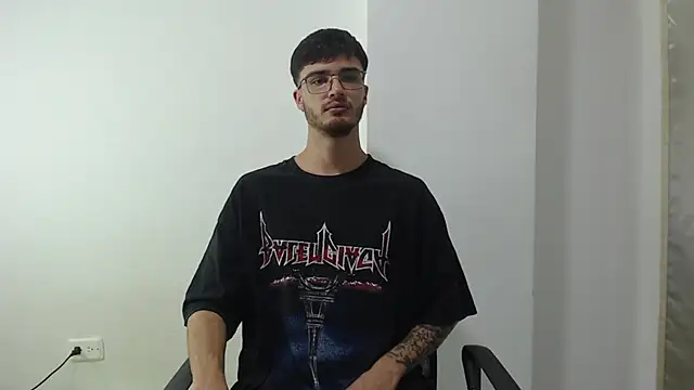 Snapshot of Aleex_Miller chatting on September 18, 2025, 4:15 am Aleex Miller online show from September 18, 2025, 4:15 am