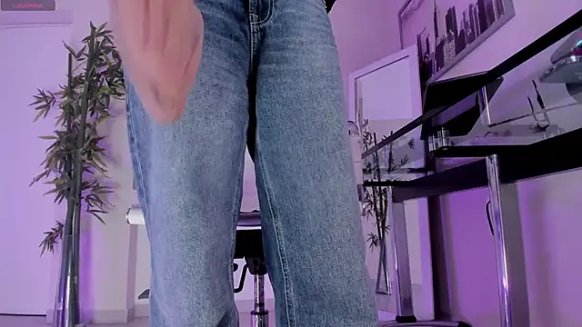 hannah howeell   online show from February 23, 2026, 9:54 am