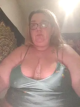 diosacurvy1984 online show from February 1, 2026, 10:19 pm