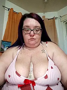 diosacurvy1984 online show from February 20, 2026, 7:43 am