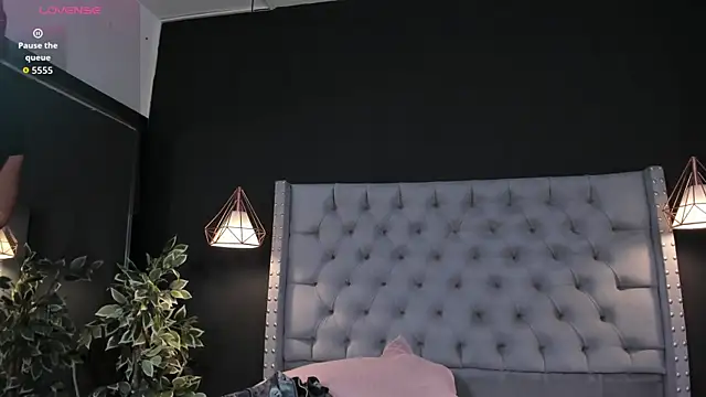 Snapshot of AlexaMora_ chatting on September 12, 2025, 10:59 am AlexaMora online show from September 12, 2025, 10:59 am