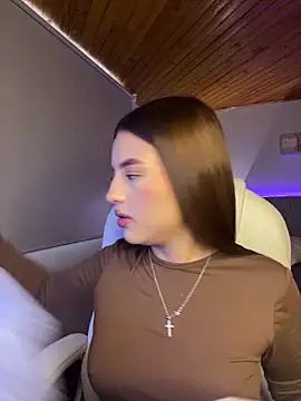 Snapshot of Sofia18_pinkk chatting on September 24, 2025, 9:43 pm Sofia18 pinkk online show from September 24, 2025, 9:43 pm