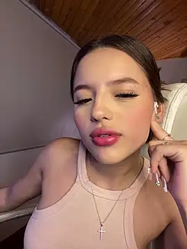 Snapshot of Sofia18_pinkk chatting on October 7, 2025, 10:33 pm Sofia18 pinkk online show from October 7, 2025, 10:33 pm