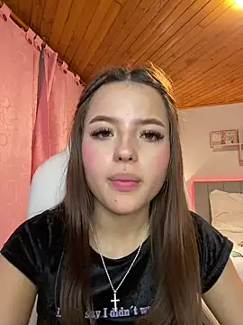 Snapshot of Sofia18_pinkk chatting on March 1, 2025, 3:32 am Sofia18 pinkk online show from March 1, 2025, 3:32 am