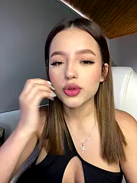 Snapshot of Sofia18_pinkk chatting on October 10, 2025, 7:25 pm Sofia18 pinkk online show from October 10, 2025, 7:25 pm