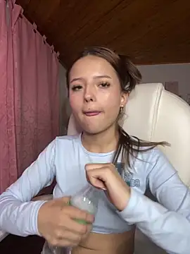 Snapshot of Sofia18_pinkk chatting on February 26, 2025, 11:09 pm Sofia18 pinkk online show from February 26, 2025, 11:09 pm