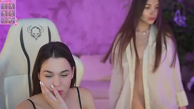 Roxi Twix online show from February 9, 2025, 6:05 pm