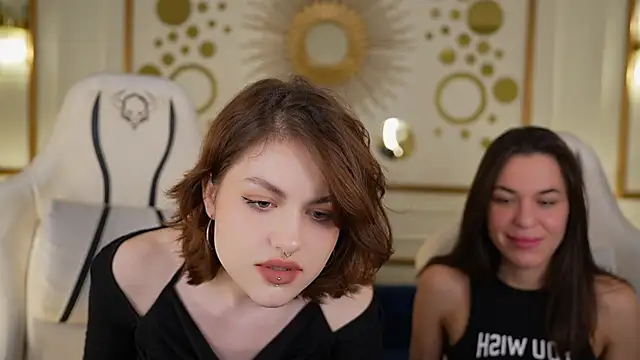 Roxi Twix online show from January 29, 2025, 7:00 pm