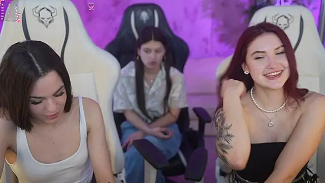 Roxi Twix online show from March 7, 2025, 6:54 pm