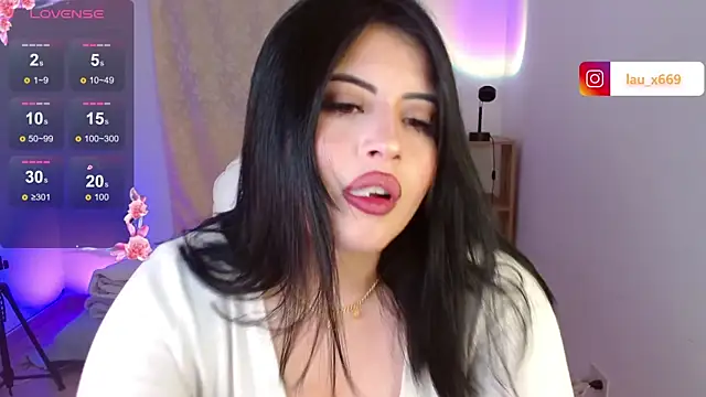 Snapshot of isabella1616 chatting on October 7, 2025, 4:02 am isabella1616 online show from October 7, 2025, 4:02 am