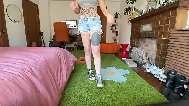 Snapshot of bunnierotten chatting on October 30, 2025, 9:33 pm bunnierotten online show from October 30, 2025, 9:33 pm