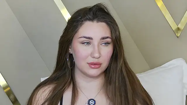 KiraBarlows online show from April 17, 2026, 9:06 pm