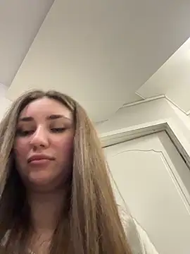 KiraBarlows online show from March 13, 2026, 7:41 pm