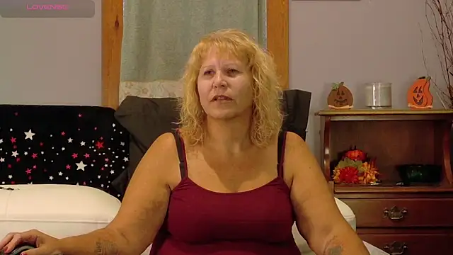 Snapshot of Badgirlpr2 chatting on October 5, 2025, 9:49 pm Badgirlpr2 online show from October 5, 2025, 9:49 pm