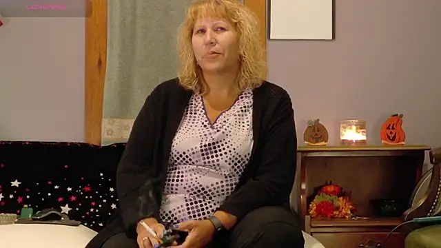 Snapshot of Badgirlpr2 chatting on October 2, 2025, 3:54 am Badgirlpr2 online show from October 2, 2025, 3:54 am