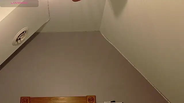 Badgirlpr2 online show from November 15, 2025, 7:12 am