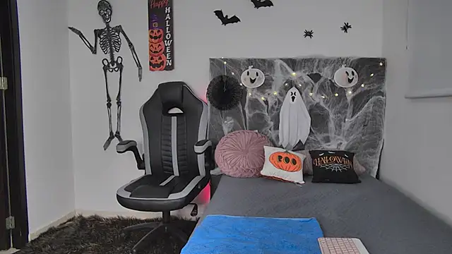 Snapshot of AmandaBrooks_18 chatting on October 7, 2025, 5:52 am AmandaBrooks 18 online show from October 7, 2025, 5:52 am