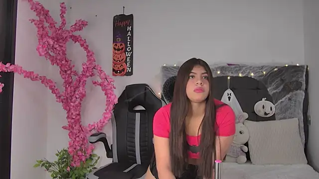 Snapshot of AmandaBrooks_18 chatting on October 6, 2025, 3:29 am AmandaBrooks 18 online show from October 6, 2025, 3:29 am